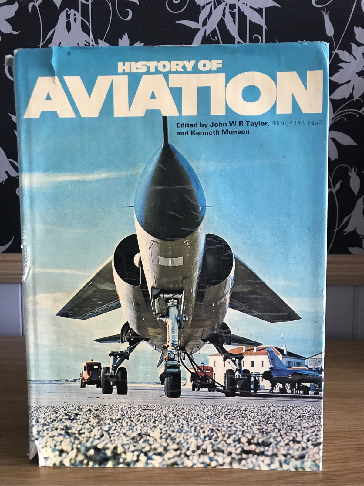 History Of Aviation Edited By John W R Taylor 1975 HB DJ NEL